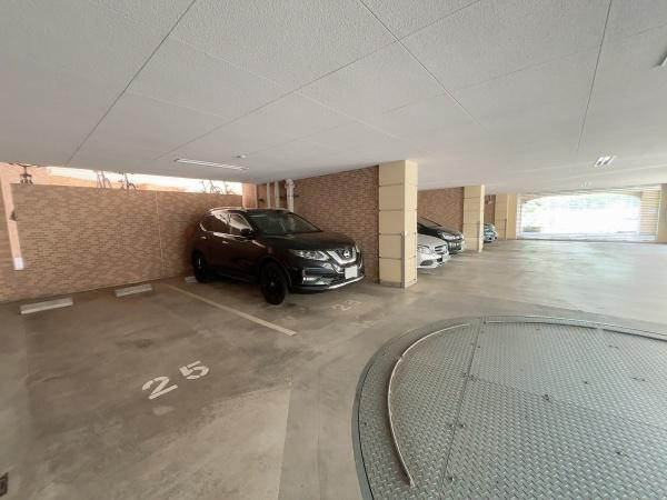 グランシティたまプラーザⅠの駐車場|空き状況に関しましてはお気軽にお問合せ下さいませ。
