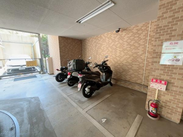 グランシティたまプラーザⅠの駐車場|空き状況に関しましてはお気軽にお問合せ下さいませ。
