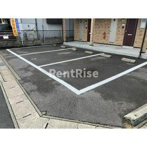 ドミール御日塚の駐車場