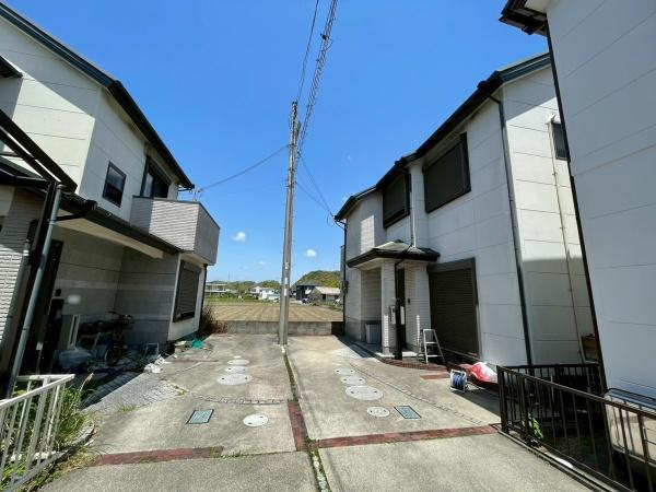 海南市多田　中古戸建の前面道路含む現地写真
