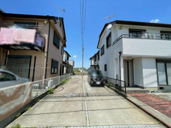 海南市多田　中古戸建の前面道路含む現地写真
