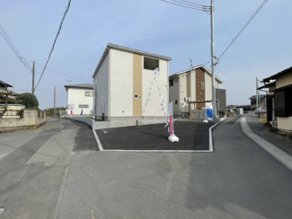 【前面道路含む現地写真】