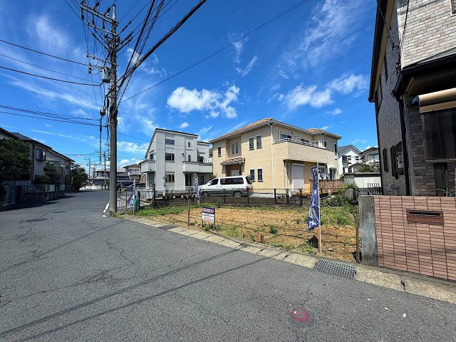 建築条件無し／更地渡し／瀬谷区宮沢1丁目の前面道路含む現地写真