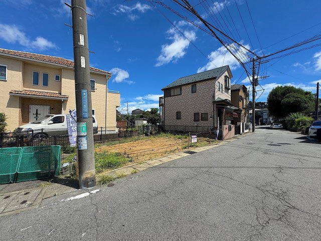 建築条件無し／更地渡し／瀬谷区宮沢1丁目の前面道路含む現地写真