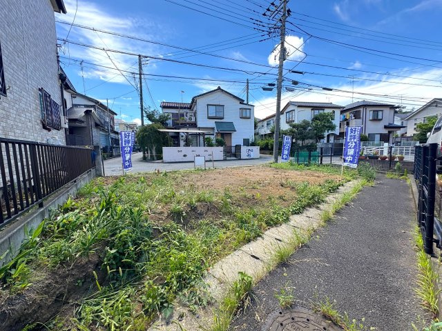 建築条件無し／更地渡し／瀬谷区宮沢1丁目の前面道路含む現地写真