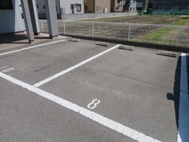 プリベールＫＯＢＡの駐車場
