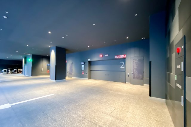 MID TOWER GRANDの駐車場
