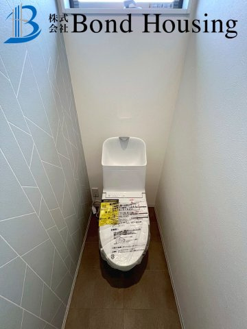 駐車２台　JR土山駅徒歩13分　魚住町清水　新築戸建のトイレ