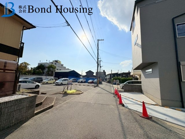 駐車２台　JR土山駅徒歩13分　魚住町清水　新築戸建の前面道路含む現地写真