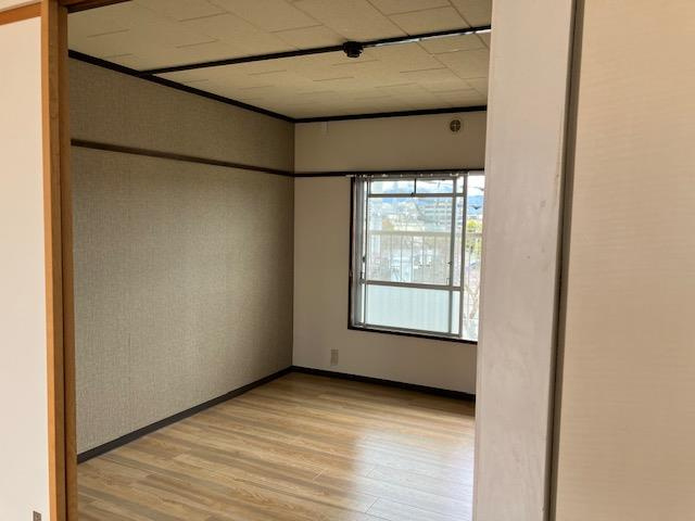 若宮ハイツの洋室|使い勝手のいい洋室です