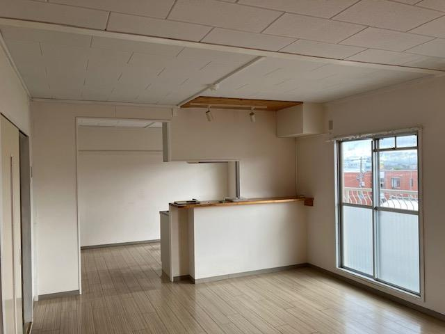 若宮ハイツの居間・リビング|リビング側から撮影