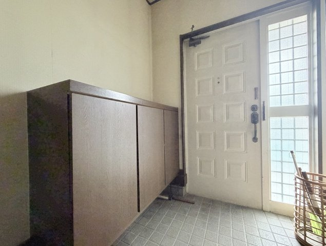 半田市一本木町1丁目の玄関