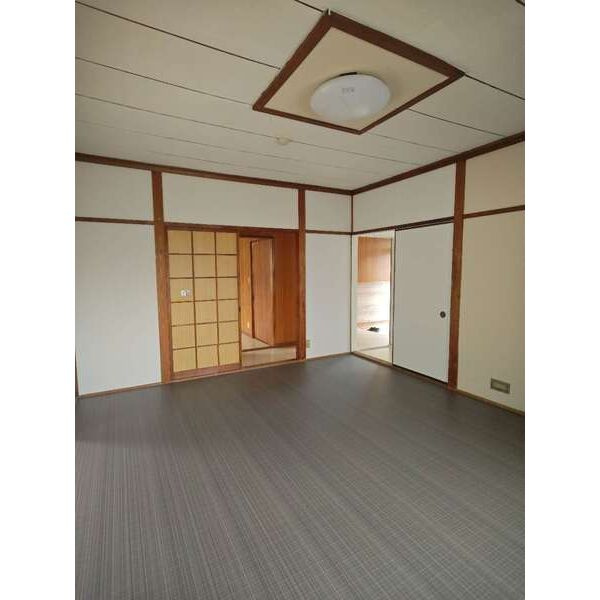 玉山ビルの居間・リビング