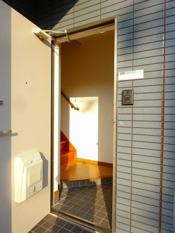 サンシティー国府Ｂの玄関|収納もある玄関です