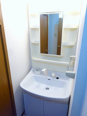 サンシティー国府Ｂの洗面所|脱衣スペースもあります