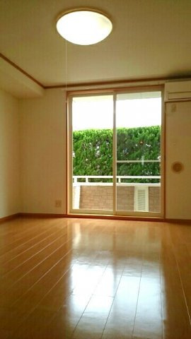 エスペランサ翔の居間・リビング|こちらのリビングで趣味の時間をお楽しみください