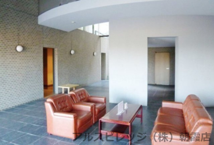 シティ光陽朝霞泉水のエントランス|毎日通るエントランスはこのようになっています