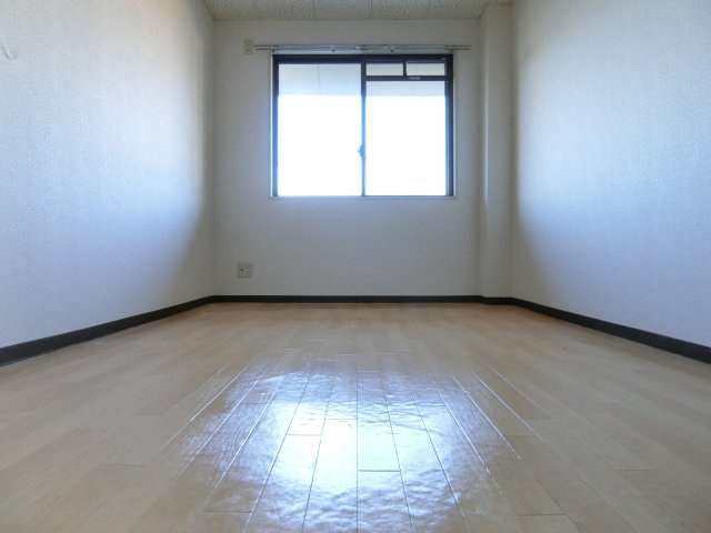 三貴マンションの洋室