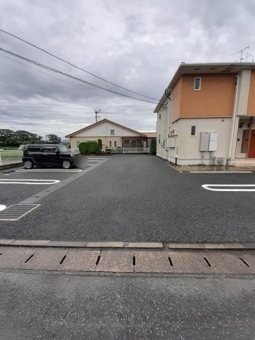 サン　セレーノの駐車場