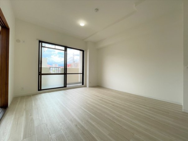 【居間・リビング】 | グランドパレス室見南 | (写真は2022年6月撮影)