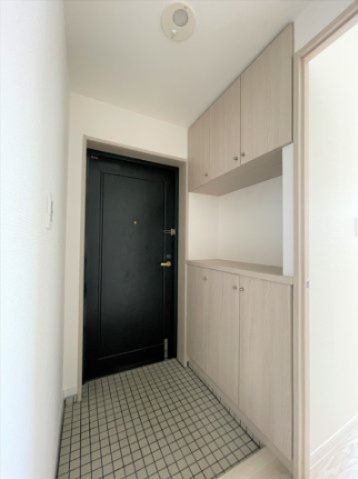 【玄関】 | グランドパレス室見南 | 収納力に優れた玄関でいつでも片付いた状態でお客様を迎えられます。(写真は2022年6月撮影)