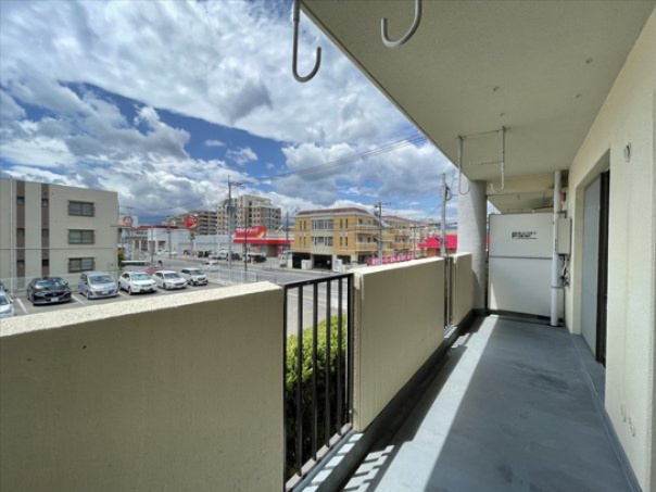 【バルコニー】 | グランドパレス室見南 | 視界が開けておりますので、青空の眺めがGood♪(写真は2022年6月撮影)