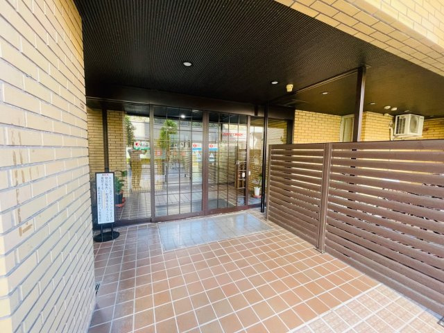 藤和新宿番衆町コープのエントランス