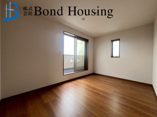 「ワイドバルコニー」「並列2台駐車可」東二見 限定1棟の洋室