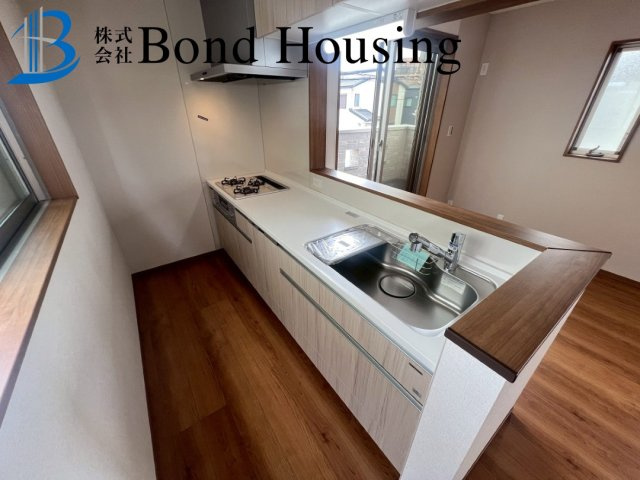 「ワイドバルコニー」「並列2台駐車可」東二見 限定1棟のキッチン