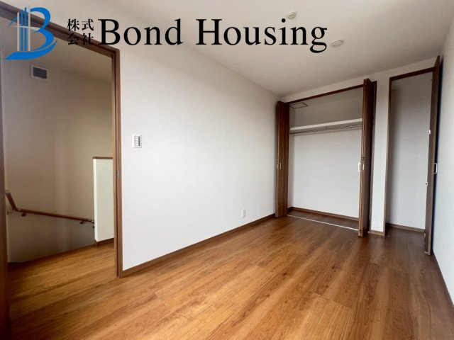 「ワイドバルコニー」「並列2台駐車可」東二見 限定1棟の洋室