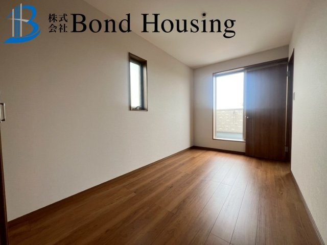 「ワイドバルコニー」「並列2台駐車可」東二見 限定1棟の洋室