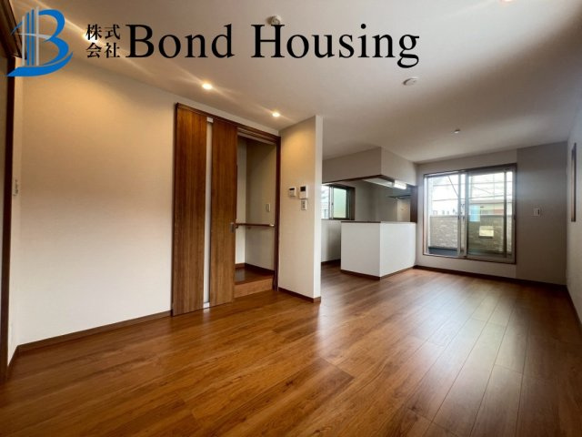 「ワイドバルコニー」「並列2台駐車可」東二見 限定1棟の洋室