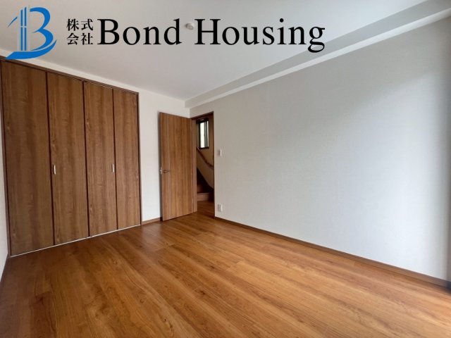 「ワイドバルコニー」「並列2台駐車可」東二見 限定1棟の洋室