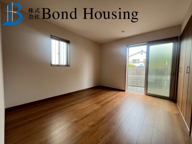 「ワイドバルコニー」「並列2台駐車可」東二見 限定1棟の洋室