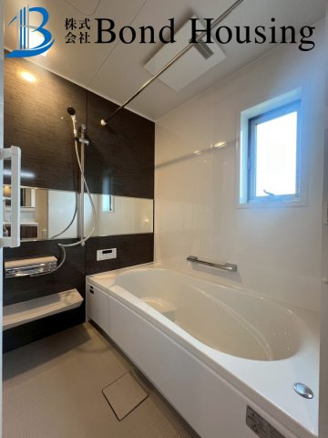 「ワイドバルコニー」「並列2台駐車可」東二見 限定1棟の浴室