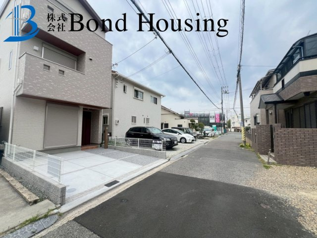 「ワイドバルコニー」「並列2台駐車可」東二見 限定1棟の前面道路含む現地写真