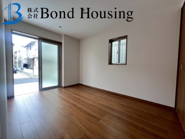 「ワイドバルコニー」「並列2台駐車可」東二見 限定1棟の洋室