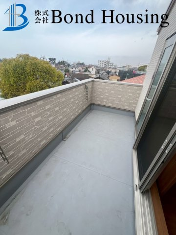 「ワイドバルコニー」「並列2台駐車可」東二見 限定1棟のバルコニー