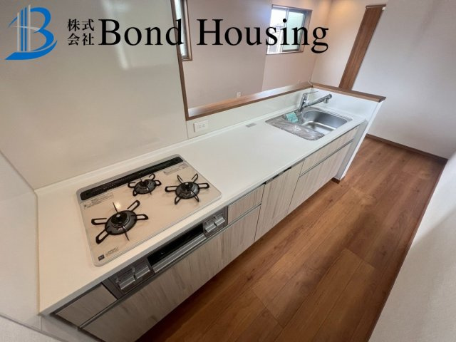 「ワイドバルコニー」「並列2台駐車可」東二見 限定1棟のキッチン