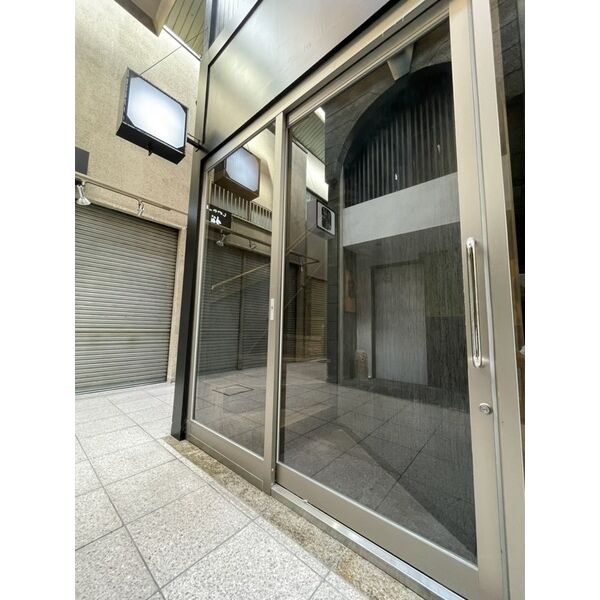 大阪市中央区心斎橋筋１丁目の店舗一部の外観