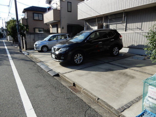 クレドール等々力の駐車場|★敷地内駐車場あり★