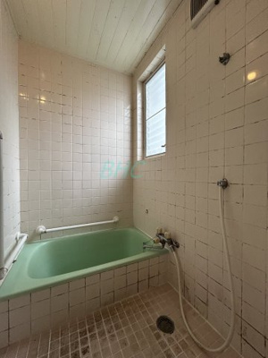 【浴室】 | 錦織１丁目 | 一日の疲れを癒すバスルームは、心地よいリラックスを叶える清潔感溢れる美しい空間です。