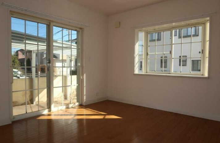 【中古】坂戸市にっさい花みず木中古住宅の洋室|1F洋室です！窓も大きく採光・採風しっかりとれています♪