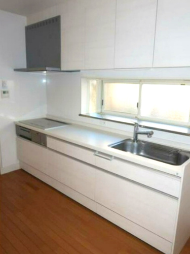 【中古】坂戸市にっさい花みず木中古住宅のキッチン|きれいなキッチンです