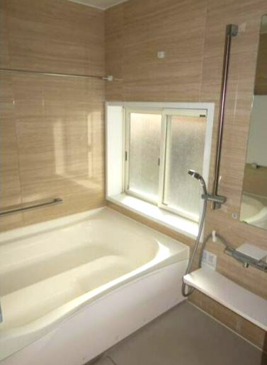 【中古】坂戸市にっさい花みず木中古住宅の浴室|綺麗なお風呂でリラックスタイムを過ごしましょう♪