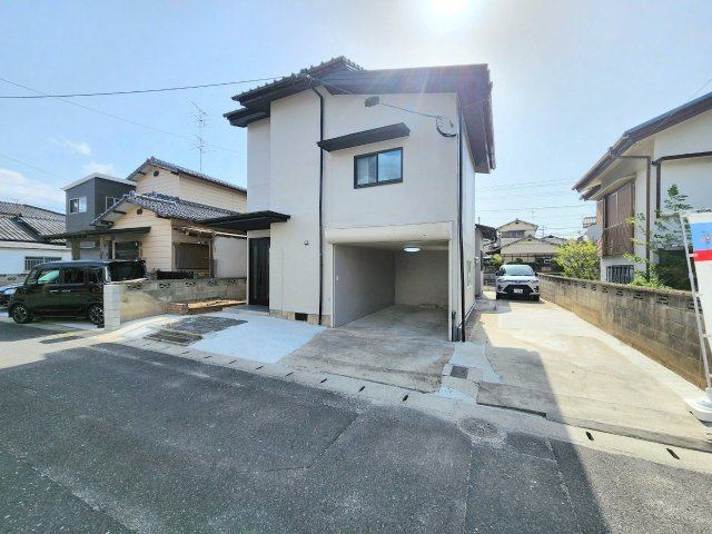 RESET HOUSE－リセットハウス－八幡西区高江5丁目【八幡西区　中古戸建】の外観|インナーガレージがあるお家♪【八幡西区　リノベーション戸建て】