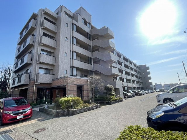 サーパス女池の外観