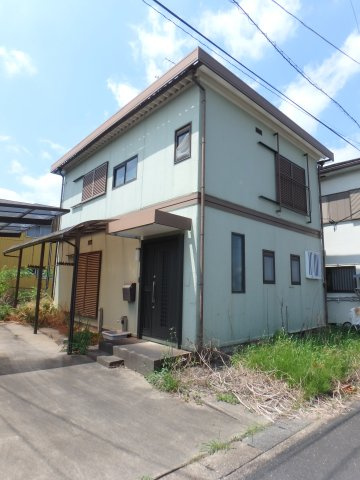 坂戸市花影町中古戸建の前面道路含む現地写真