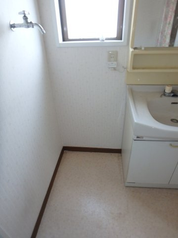 坂戸市花影町中古戸建のランドリースペース