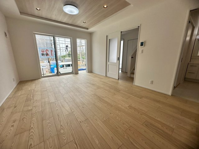 ♪♪沖縄市美里６丁目-12号棟(全9棟)の居間・リビング|こちらのリビングで趣味の時間をお楽しみください